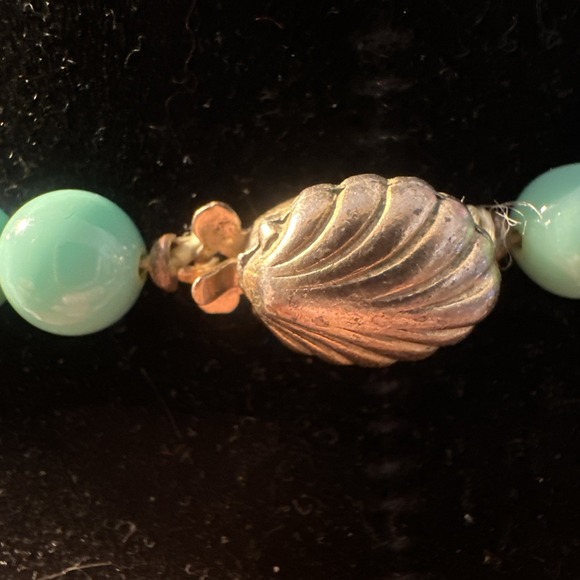 Elegant Turquoise Beaded Necklace - Picture 6 of 9